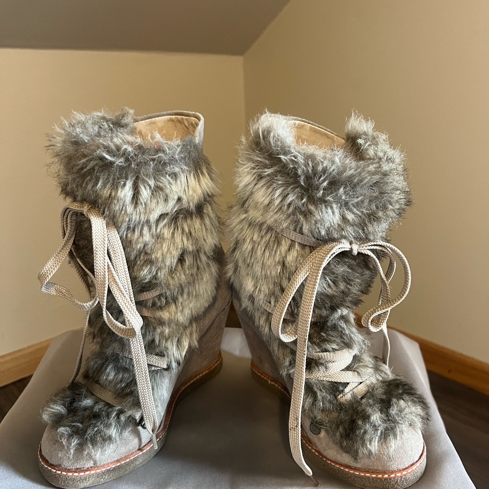 Furry high-heeled suede designer boots - Picture 2 of 11